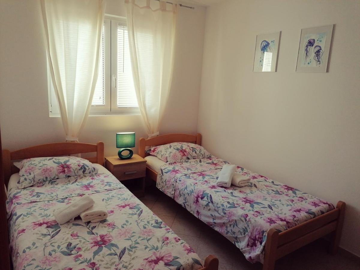 Apartment Vesna Vir Buitenkant foto