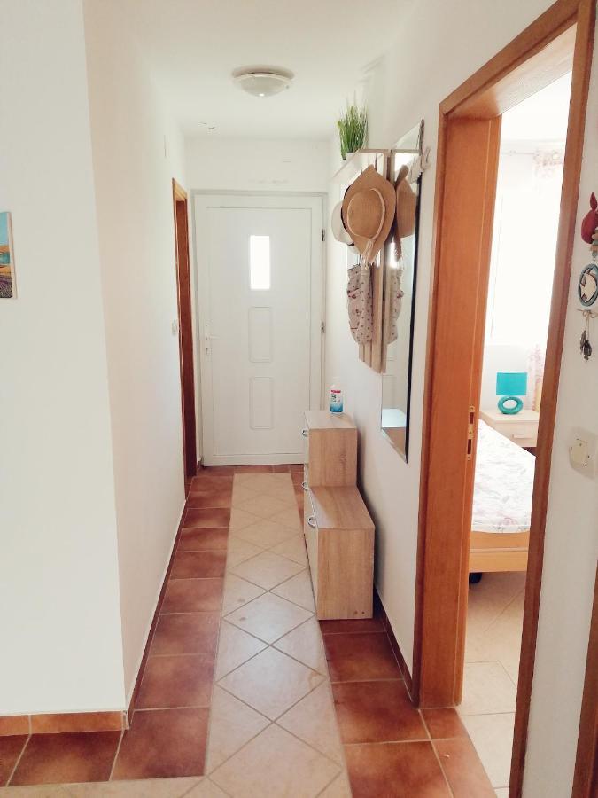 Apartment Vesna Vir Buitenkant foto